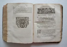 Le nouveau et sçavant mareschal, dans lequel est traité de la composition de la nature, des qualitez, perfections, & défauts des chevaux. Plus les signes de toutes les maladies & blessures qui leur peuvent arriver, avec la méthode de les guérir parfaitement (…).
L’anatomie du corps du cheval avec les figures. Un nouveau traité du haras, qui enseigne le moyen d’élever de très beaux & bons chevaux (…).
Les ruses que les marchands de chevaux employent pour cacher les défauts que peut avoir un cheval qu’ils exposent en vente & le moyen de les découvrir.
Un excellent traité pour bien ferrer & rétablir les méchants pieds, & conserver les bons (…).
La représentation & les usages des instruments, desquels on se sert dans les opérations mentionnées en cet ouvrage.
Traduit du célèbre Markam gentilhomme anglois par le sieur de Foubert, escuyer du Roy (…). - photo
