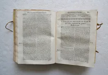 Exercicios espirituales de las excelencias, provecho, y necessidades de la Oracion Mental, reducidos a Doctrina y Meditaciones, sacadas de los Santos Padres y Doctores de la Iglesia. - photo