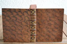 L’existence de Dieu, démontrée par les merveilles de la nature en trois parties ; où l’on traite de la structure du corps de l’homme, des élémens, des astres, et de leurs divers effets.
Nouvelle édition. - photo