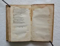 Les vrayes centuries et prophéties de Maistre Michel Nostradamus.
Où se void représenté tout ce qui s’est passé, tant en France, Espagne, Italie, Allemagne, Angleterre, qu’autres parties du monde.
Revues & corrigées suyvant les premières éditions imprimées en Avignon en l’an 1556 & à Lyon en l’an 1558 & autres.
Avec la vie de l’Autheur. - photo