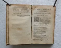 Les vrayes centuries et prophéties de Maistre Michel Nostradamus.
Où se void représenté tout ce qui s’est passé, tant en France, Espagne, Italie, Allemagne, Angleterre, qu’autres parties du monde.
Revues & corrigées suyvant les premières éditions imprimées en Avignon en l’an 1556 & à Lyon en l’an 1558 & autres.
Avec la vie de l’Autheur. - photo