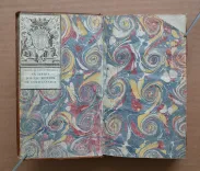 Histoire des avanturiers flibustiers qui se sont signalez dans les Indes.
Contenant ce qu’ils y ont fait de remarquable, avec la vie, les mœurs & les coutumes des boucaniers, & des habitans de Saint Domingue & de la Tortüe ; une description exacte de ces lieux ; et un état des offices tant ecclésiastiques que séculières, & ce que les plus grands princes de l’Europe y possèdent.
Le tout enrichi de cartes géographiques & de figures en taille-douce.
Nouvelle édition, corrigée & augmentée de l’histoire des pirates anglois depuis leur établissement dans l’isle de la Providence jusqu’à présent.
Contenant toutes leurs avantures, piraterie, meurtres, cruautés, excès, etc. Avec la vie et les avantures de deux femmes pirates : Marie Read & Anne Bonny (…). - photo