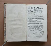 Histoire des avanturiers flibustiers qui se sont signalez dans les Indes.
Contenant ce qu’ils y ont fait de remarquable, avec la vie, les mœurs & les coutumes des boucaniers, & des habitans de Saint Domingue & de la Tortüe ; une description exacte de ces lieux ; et un état des offices tant ecclésiastiques que séculières, & ce que les plus grands princes de l’Europe y possèdent.
Le tout enrichi de cartes géographiques & de figures en taille-douce.
Nouvelle édition, corrigée & augmentée de l’histoire des pirates anglois depuis leur établissement dans l’isle de la Providence jusqu’à présent.
Contenant toutes leurs avantures, piraterie, meurtres, cruautés, excès, etc. Avec la vie et les avantures de deux femmes pirates : Marie Read & Anne Bonny (…). - photo
