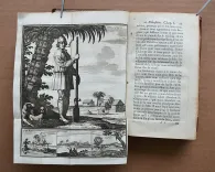 Histoire des avanturiers flibustiers qui se sont signalez dans les Indes.
Contenant ce qu’ils y ont fait de remarquable, avec la vie, les mœurs & les coutumes des boucaniers, & des habitans de Saint Domingue & de la Tortüe ; une description exacte de ces lieux ; et un état des offices tant ecclésiastiques que séculières, & ce que les plus grands princes de l’Europe y possèdent.
Le tout enrichi de cartes géographiques & de figures en taille-douce.
Nouvelle édition, corrigée & augmentée de l’histoire des pirates anglois depuis leur établissement dans l’isle de la Providence jusqu’à présent.
Contenant toutes leurs avantures, piraterie, meurtres, cruautés, excès, etc. Avec la vie et les avantures de deux femmes pirates : Marie Read & Anne Bonny (…). - photo