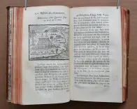 Histoire des avanturiers flibustiers qui se sont signalez dans les Indes.
Contenant ce qu’ils y ont fait de remarquable, avec la vie, les mœurs & les coutumes des boucaniers, & des habitans de Saint Domingue & de la Tortüe ; une description exacte de ces lieux ; et un état des offices tant ecclésiastiques que séculières, & ce que les plus grands princes de l’Europe y possèdent.
Le tout enrichi de cartes géographiques & de figures en taille-douce.
Nouvelle édition, corrigée & augmentée de l’histoire des pirates anglois depuis leur établissement dans l’isle de la Providence jusqu’à présent.
Contenant toutes leurs avantures, piraterie, meurtres, cruautés, excès, etc. Avec la vie et les avantures de deux femmes pirates : Marie Read & Anne Bonny (…). - photo