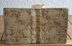 Histoire de Foix, Béarn, et Navarre, diligemment recueillie, tant des précédens historiens, que des archives desdites maisons.
En laquelle est exactement monstrée l’origine, accroissemens, alliances, généalogies, droicts, & successions d’icelles, iusques à Henri IIII, Roy de France & de Navarre, Seigneur souverain de Béarn, & Comte de Foix, à présent régnant. - photo