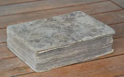 Histoire de Foix, Béarn, et Navarre, diligemment recueillie, tant des précédens historiens, que des archives desdites maisons.
En laquelle est exactement monstrée l’origine, accroissemens, alliances, généalogies, droicts, & successions d’icelles, iusques à Henri IIII, Roy de France & de Navarre, Seigneur souverain de Béarn, & Comte de Foix, à présent régnant. - photo