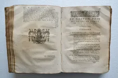 Histoire de Foix, Béarn, et Navarre, diligemment recueillie, tant des précédens historiens, que des archives desdites maisons.
En laquelle est exactement monstrée l’origine, accroissemens, alliances, généalogies, droicts, & successions d’icelles, iusques à Henri IIII, Roy de France & de Navarre, Seigneur souverain de Béarn, & Comte de Foix, à présent régnant. - photo