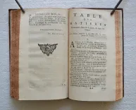 Lettres du cardinal d’Ossat, avec des notes historiques & politiques de Mr. Amelot de La Houssaie.
Nouvelle édition corrigée sur le manuscrit original, considérablement augmentée & enrichie de nouvelles notes de Mr. Amelot de La Houssaie, qui ne se trouvent point dans la dernière édition de Paris de 1697.
Divisée en cinq tomes. - photo