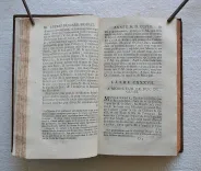 Lettres du cardinal d’Ossat, avec des notes historiques & politiques de Mr. Amelot de La Houssaie.
Nouvelle édition corrigée sur le manuscrit original, considérablement augmentée & enrichie de nouvelles notes de Mr. Amelot de La Houssaie, qui ne se trouvent point dans la dernière édition de Paris de 1697.
Divisée en cinq tomes. - photo