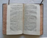 Lettres du cardinal d’Ossat, avec des notes historiques & politiques de Mr. Amelot de La Houssaie.
Nouvelle édition corrigée sur le manuscrit original, considérablement augmentée & enrichie de nouvelles notes de Mr. Amelot de La Houssaie, qui ne se trouvent point dans la dernière édition de Paris de 1697.
Divisée en cinq tomes. - photo