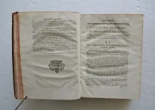 Coutumes des Duché, Bailliage et Prévôté d’Orléans, et ressort d’iceux ; avec une introduction générale aux dites coutumes, & des introductions particulières à la tête de chaque titre, corrigées & augmentées, dans lesquelles les principes des matières contenues dans le titre, sont exposés & développés.
Le texte est accompagné de notes. - photo
