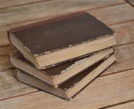 « La plus grande œuvre de la littérature russeet une des plus importantes de la littérature universelle »(Dictionnaire des Œuvres).
La guerre et la paix.
Roman historique, traduit avec l’autorisation de l’auteur par une russe.
Tome premier. Avant Tilsitt – 1805 / 1807
Tome deuxième. L’invasion – 1807 / 1812
Tome troisième. Borodino – Les français à Moscou – Epilogue – 1812 / 1820 - photo