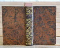 Le guide du fermier, ou instructions pour élever, nourrir, acheter & vendre les bêtes à cornes, les brebis, les moutons, les agneaux & les cochons.
Contenant les symptômes de leurs maladies / Les remèdes pour les guérir / Le choix de leur nourriture, de leurs pâturages / La manière de faire le meilleur beurre & différentes espèces de fromages / La façon d’élever la volaille, les dindons, les oies, les canards (…).
Traduit de l’anglais sur la quatrième édition. - photo