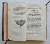 Le guide du fermier, ou instructions pour élever, nourrir, acheter & vendre les bêtes à cornes, les brebis, les moutons, les agneaux & les cochons.
Contenant les symptômes de leurs maladies / Les remèdes pour les guérir / Le choix de leur nourriture, de leurs pâturages / La manière de faire le meilleur beurre & différentes espèces de fromages / La façon d’élever la volaille, les dindons, les oies, les canards (…).
Traduit de l’anglais sur la quatrième édition. - photo
