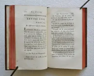 Le guide du fermier, ou instructions pour élever, nourrir, acheter & vendre les bêtes à cornes, les brebis, les moutons, les agneaux & les cochons.
Contenant les symptômes de leurs maladies / Les remèdes pour les guérir / Le choix de leur nourriture, de leurs pâturages / La manière de faire le meilleur beurre & différentes espèces de fromages / La façon d’élever la volaille, les dindons, les oies, les canards (…).
Traduit de l’anglais sur la quatrième édition. - photo