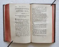 Le guide du fermier, ou instructions pour élever, nourrir, acheter & vendre les bêtes à cornes, les brebis, les moutons, les agneaux & les cochons.
Contenant les symptômes de leurs maladies / Les remèdes pour les guérir / Le choix de leur nourriture, de leurs pâturages / La manière de faire le meilleur beurre & différentes espèces de fromages / La façon d’élever la volaille, les dindons, les oies, les canards (…).
Traduit de l’anglais sur la quatrième édition. - photo